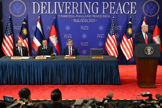 10月26日， 特朗普在吉隆坡参加签字仪式