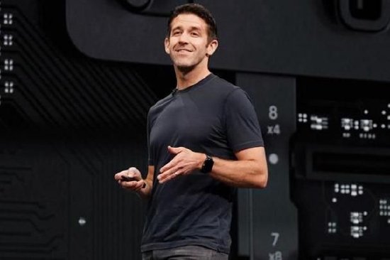 约翰-特纳斯（John Ternus）