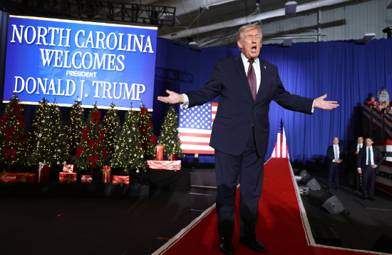 12月19日，唐纳德·特朗普现身北卡罗来纳州落基山。